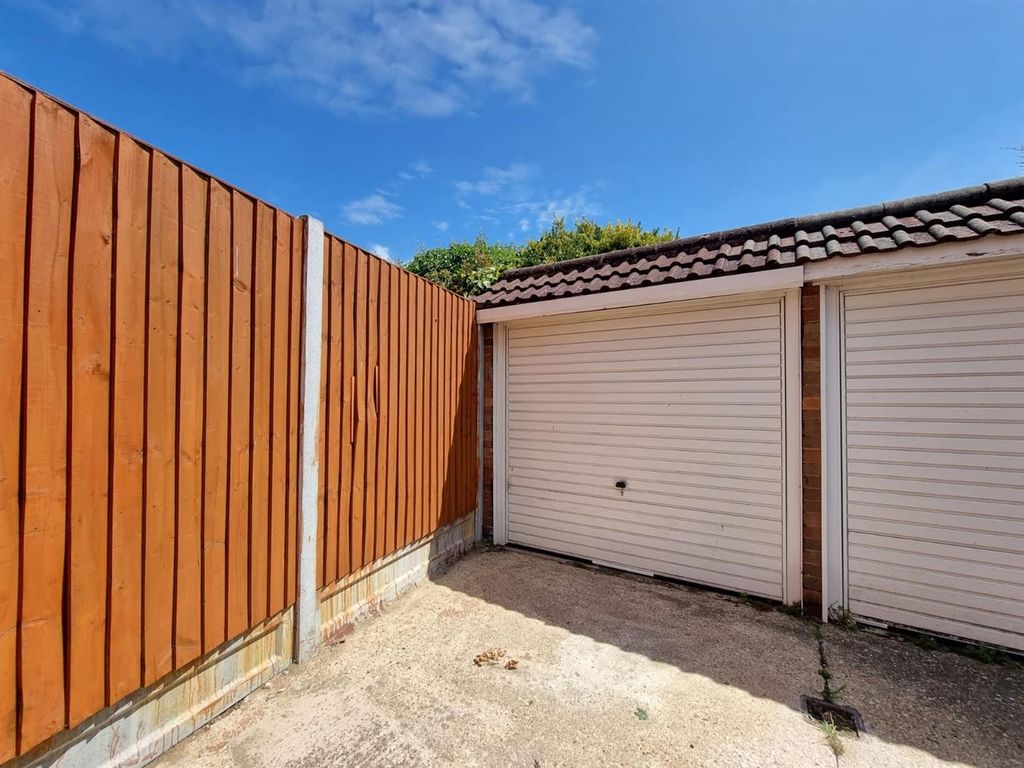 Property photo 2 of 25
