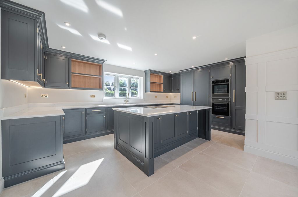 Property photo 3 of 21 1516262-17-1A08Ab...