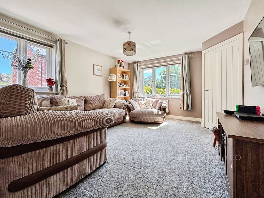 Property photo 3 of 17 Living Room