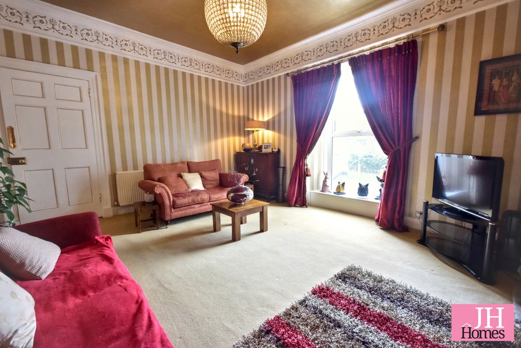 Property photo 2 of 18