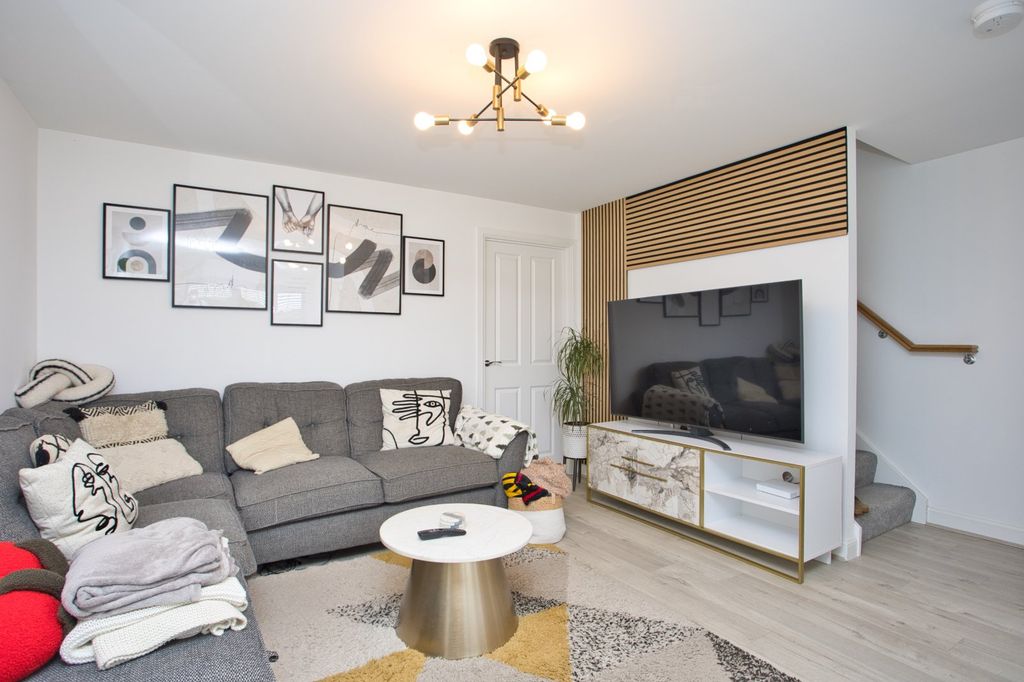 Property photo 2 of 11 Picture 2