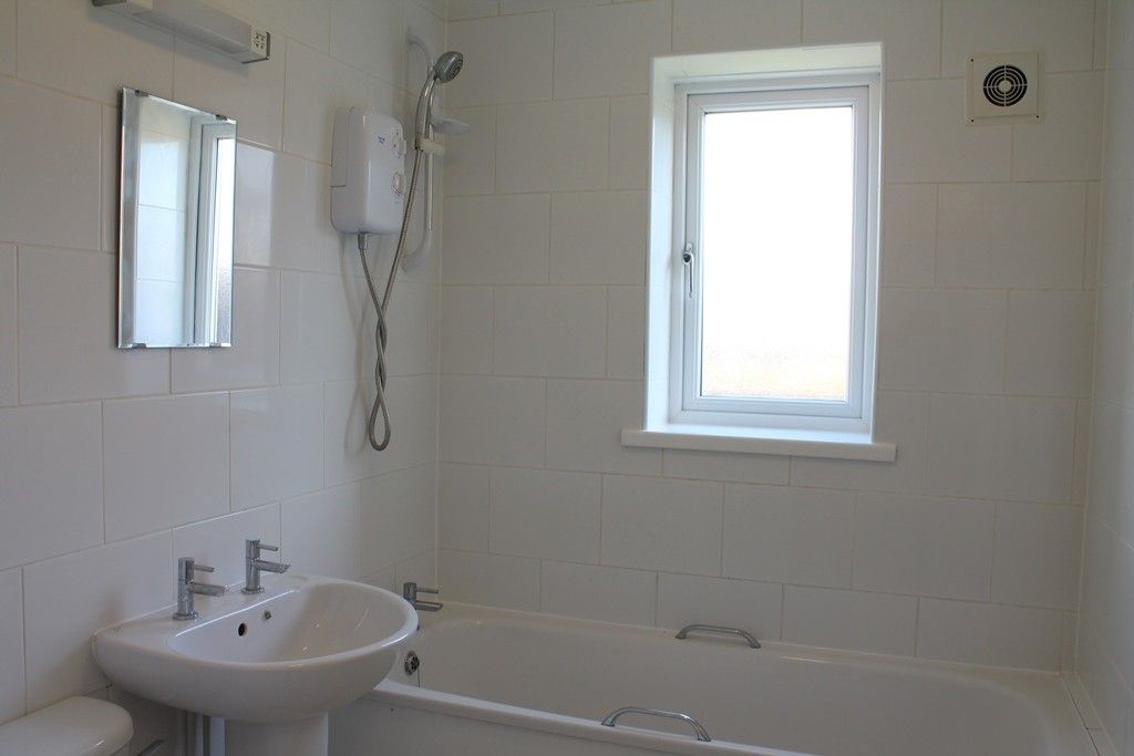 Property photo 3 of 6 Bathroom (Main)