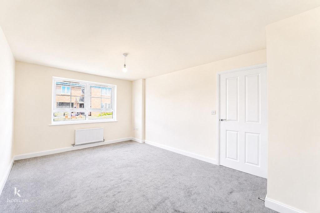 Property photo 3 of 28