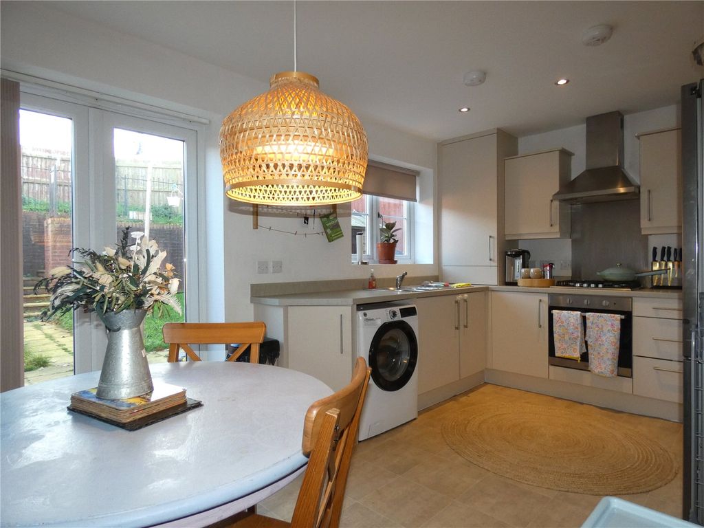 Property photo 2 of 17 Picture No. 12