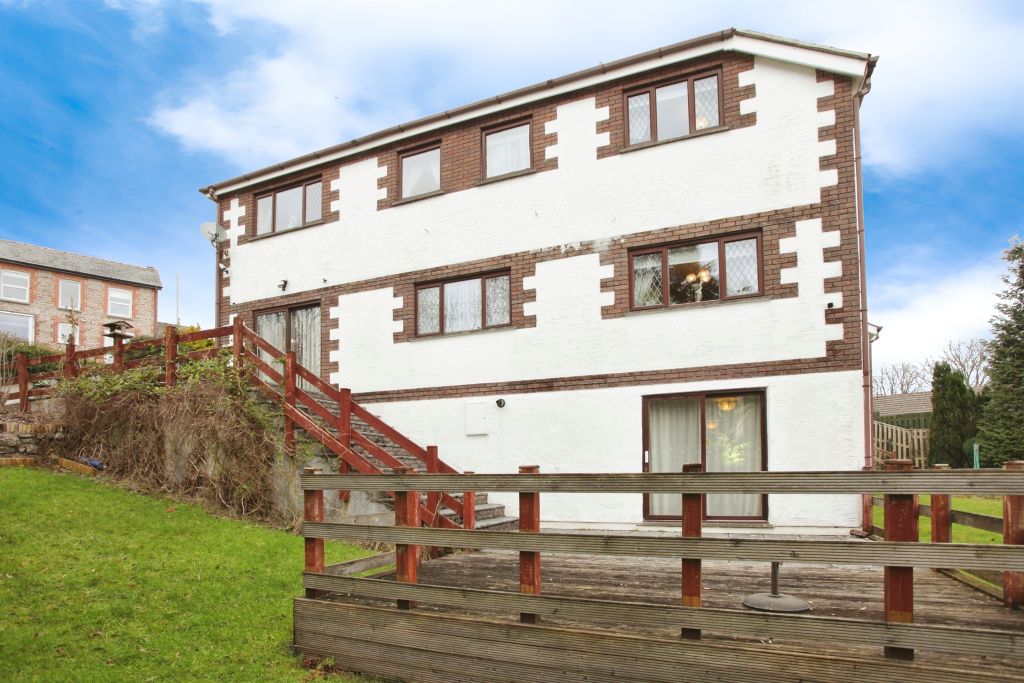Property photo 2 of 34