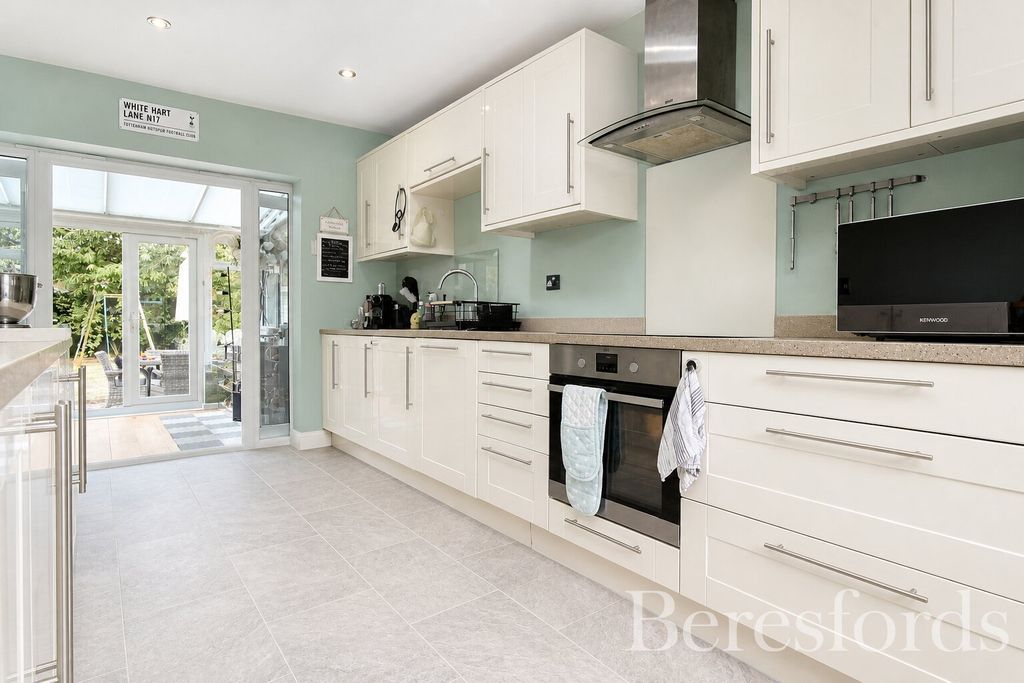 Property photo 2 of 16 Kitchen