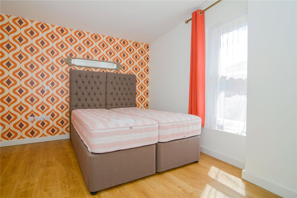 Property photo 3 of 6