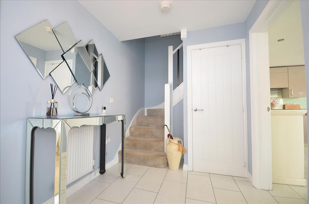 Property photo 2 of 23