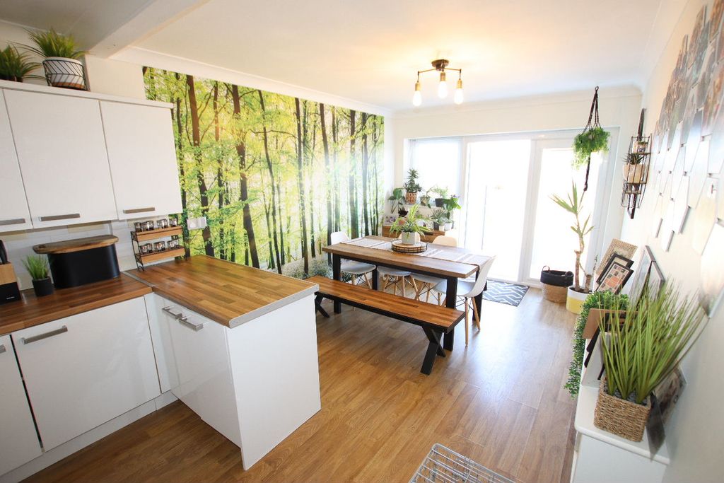 Property photo 1 of 35 The Avenue, Great Clacton