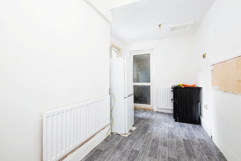 Property photo 2 of 16 Kitchen