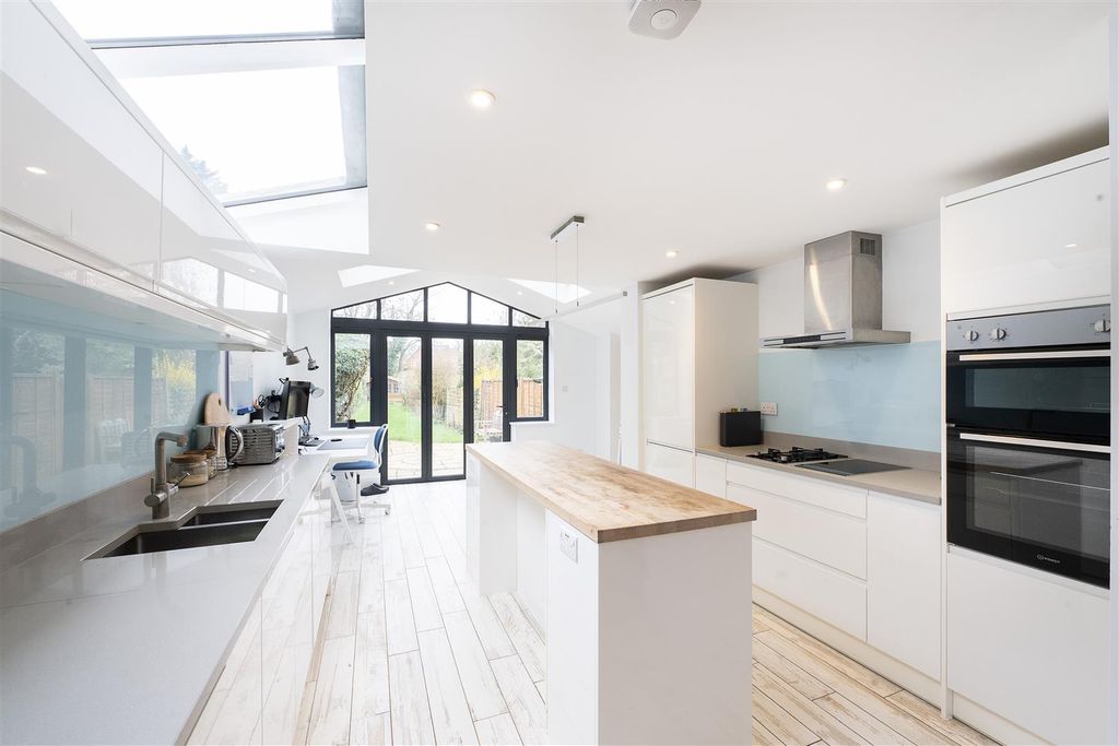 Property photo 2 of 10 Cravells-Road-07.Jpg