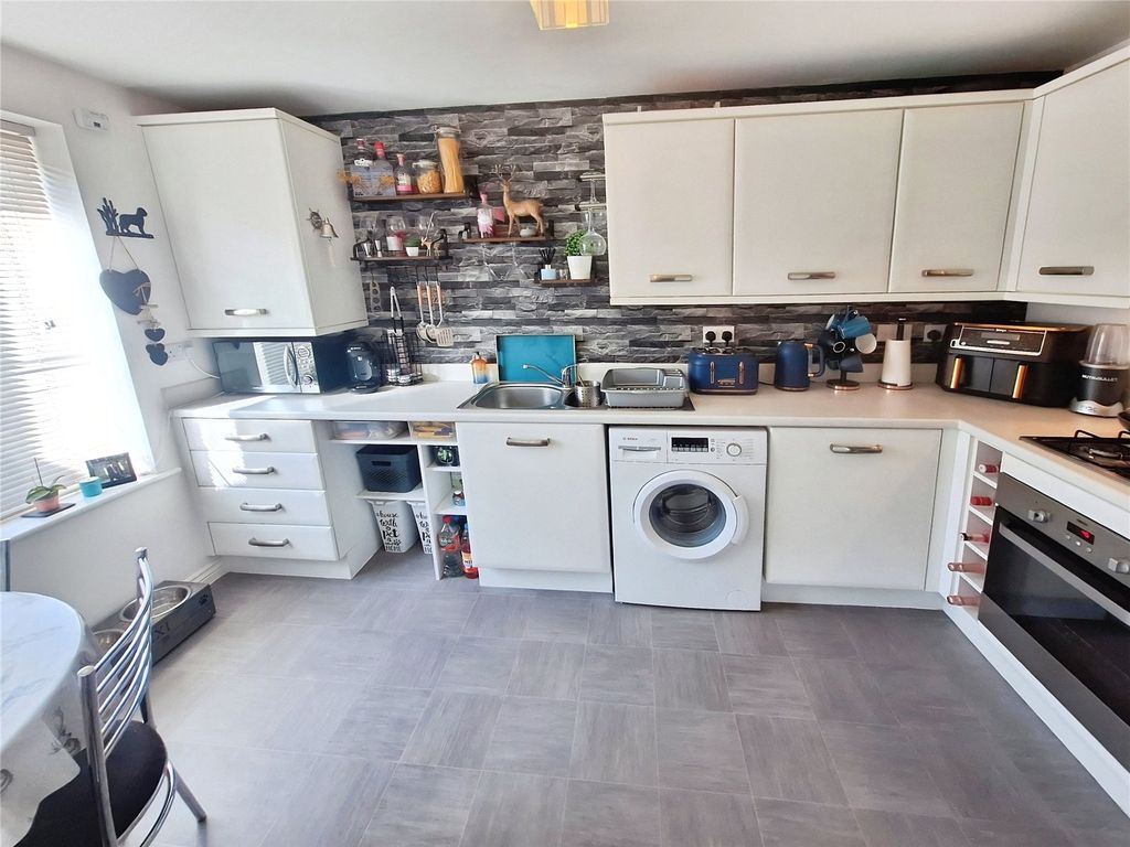 Property photo 3 of 15 Kitchen/Diner