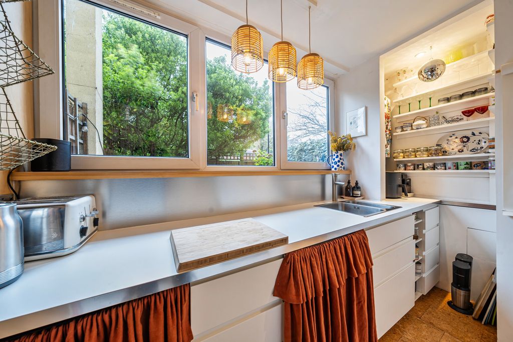 Property photo 2 of 20 1429198-5-69B2Eb8...