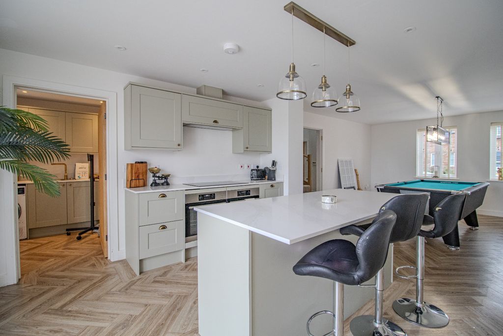 Property photo 2 of 20 5289903