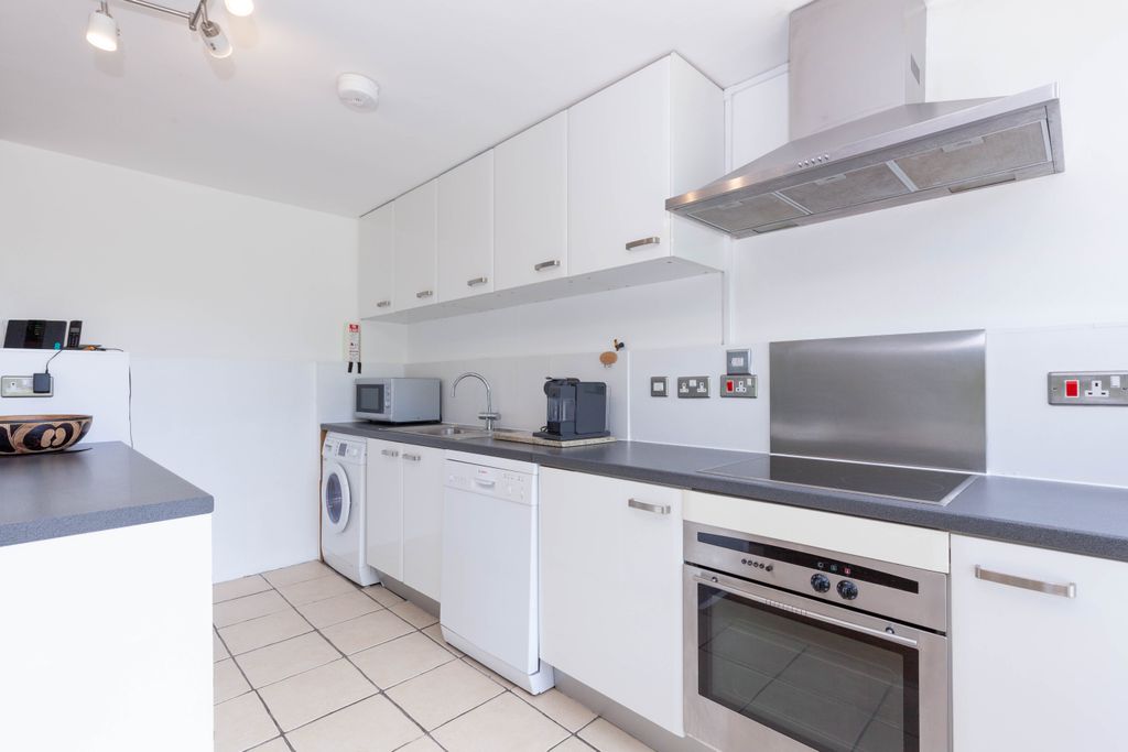 Property photo 1 of 10 Kitchen