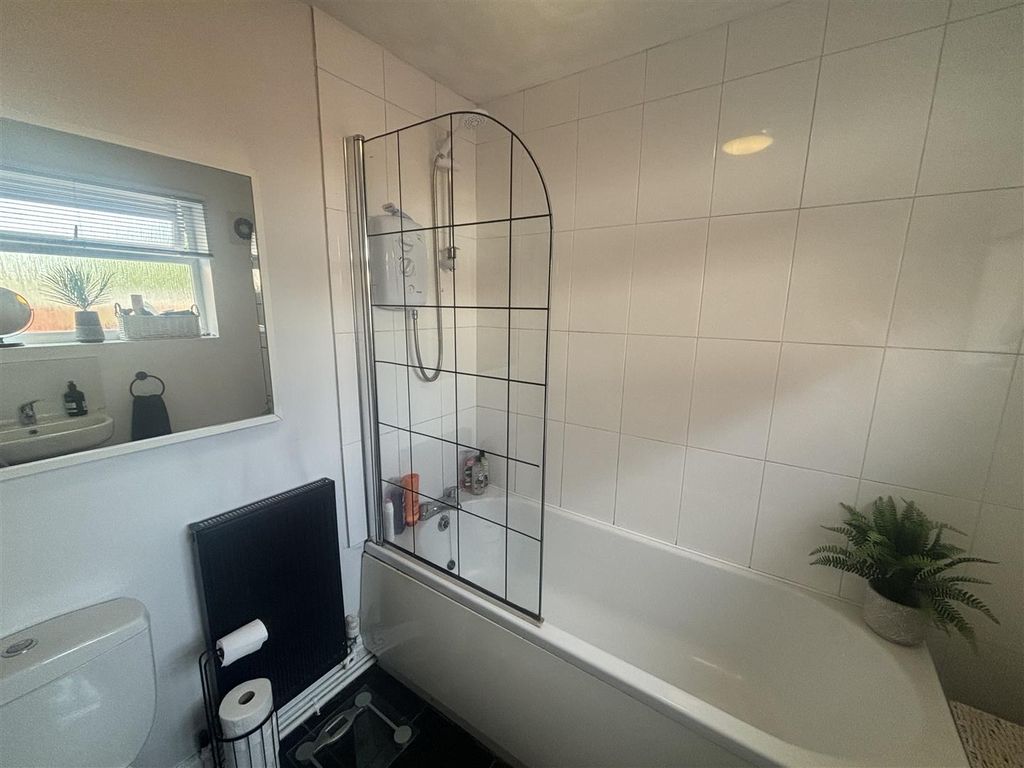 Property photo 2 of 8 97 Granville Avenue Bathroom.Jpg