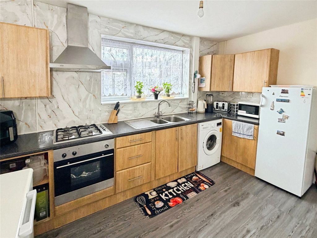 Property photo 2 of 19 Kitchen