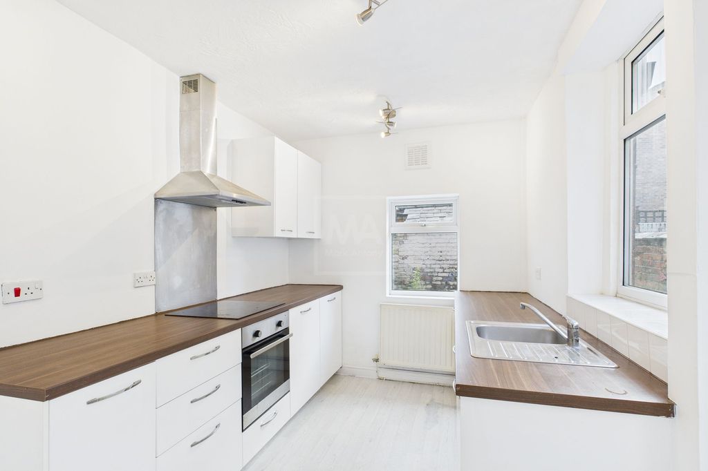 Property photo 2 of 14 Kitchen