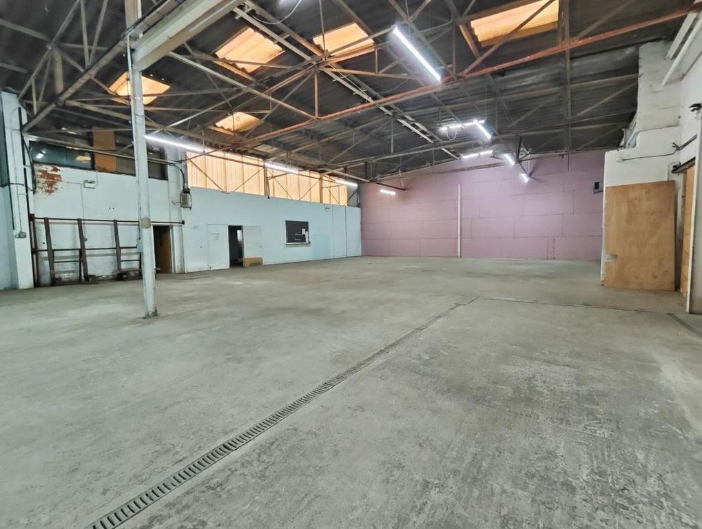 Property photo 1 of 4 4A Riverside Park
