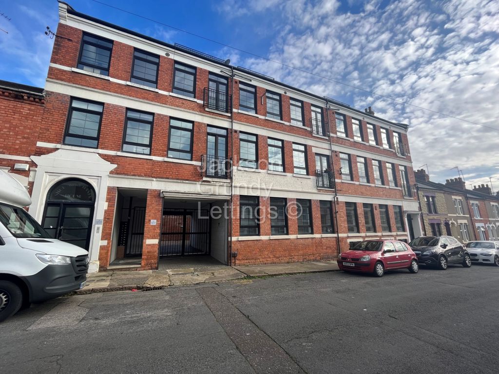 Property photo 1 of 7 Photo 5