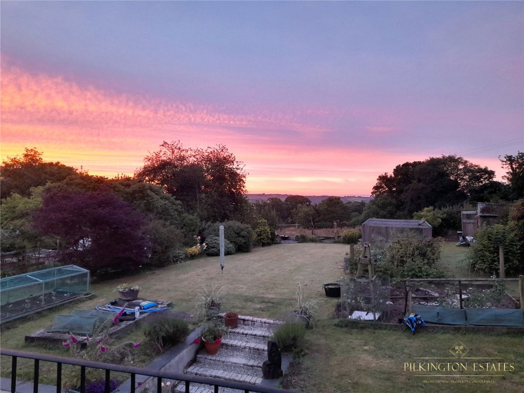 Property photo 2 of 21 4288011