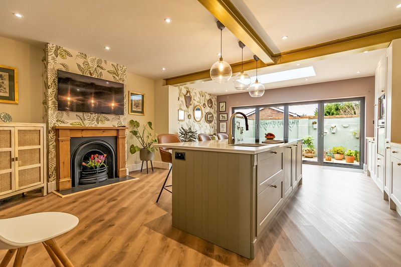 Property photo 2 of 40 .