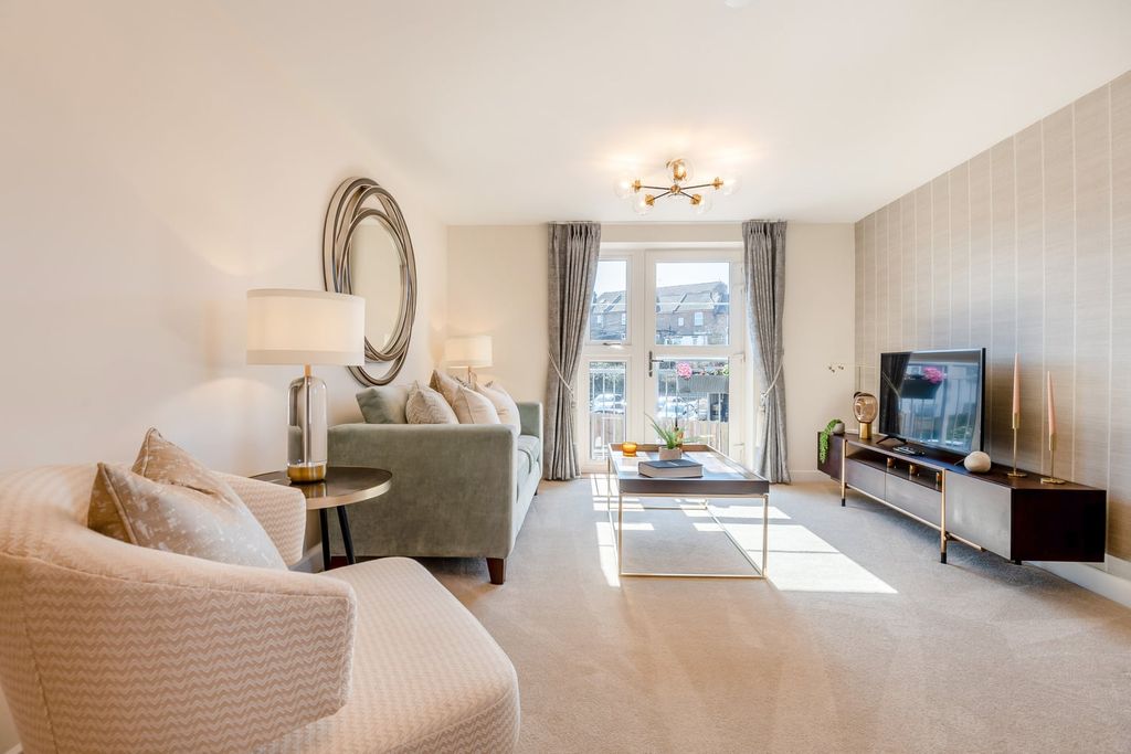 Property photo 1 of 10 Living Room