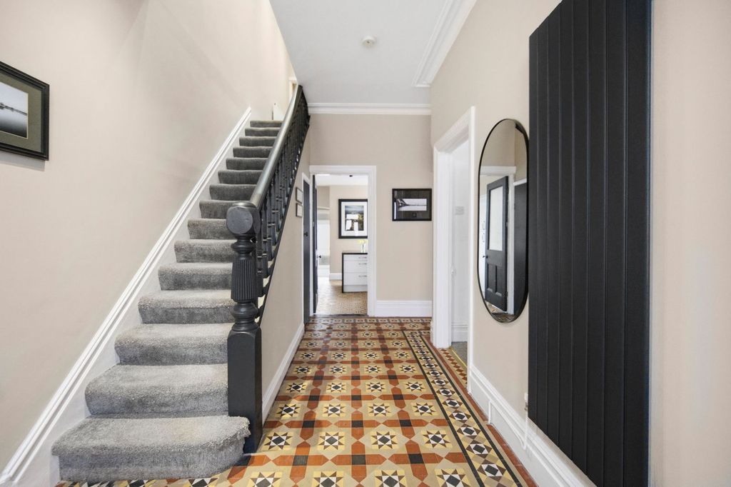 Property photo 2 of 43