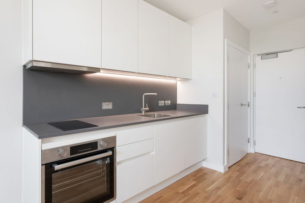 Property photo 1 of 12 Kitchen (Example)