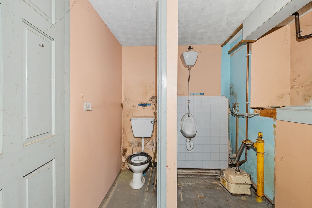 Property photo 2 of 8