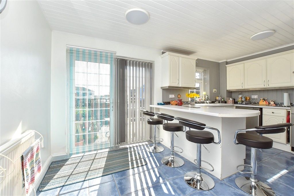 Property photo 3 of 12 Kitchen/Breakfast Room