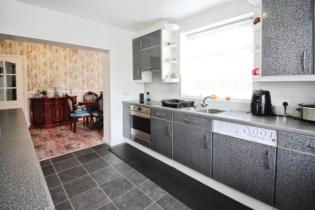 Property photo 2 of 17 Kitchen