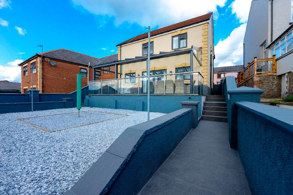 Property photo 3 of 55