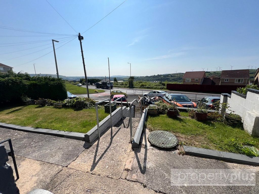Property photo 2 of 13 Picture No. 04