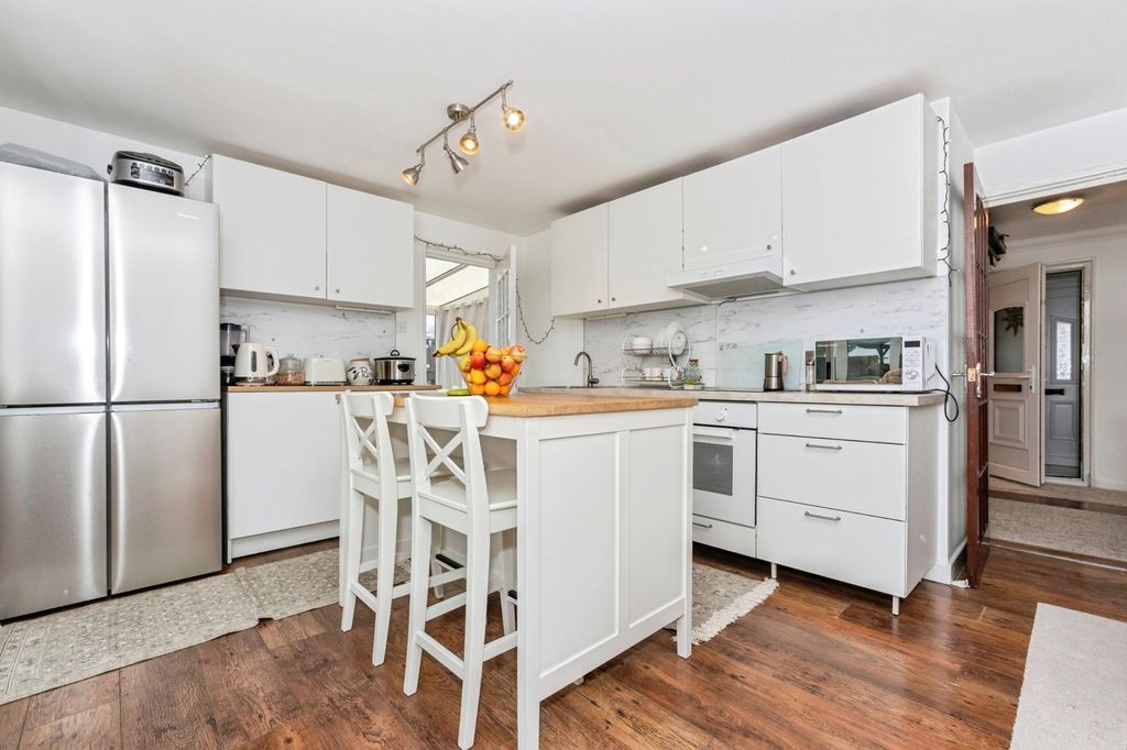 Property photo 2 of 24 Pbox-Img.Jpg