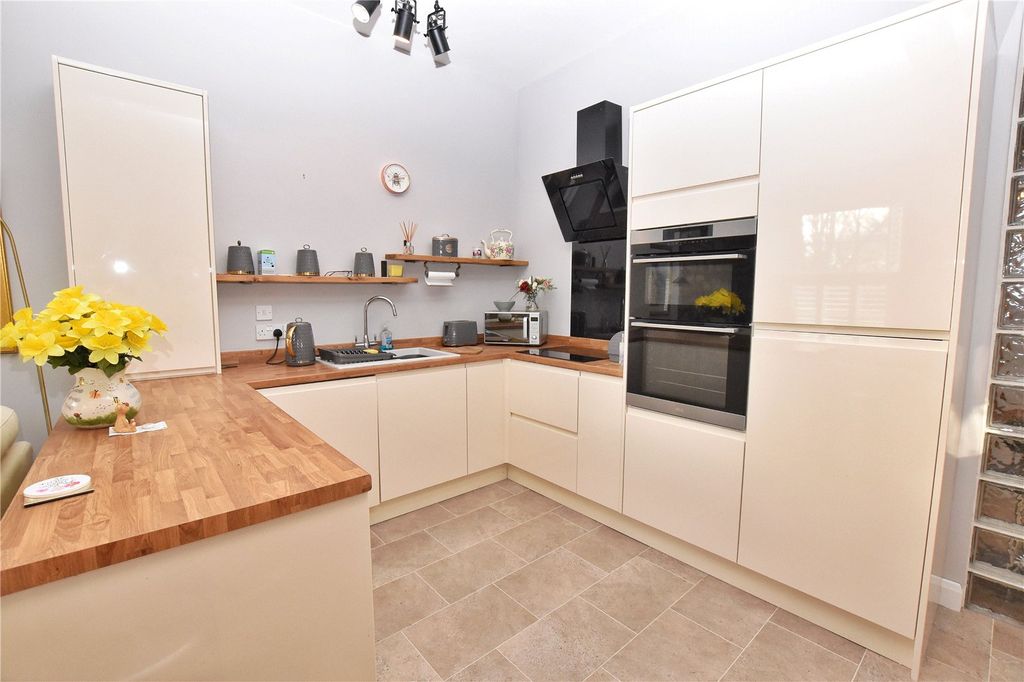 Property photo 2 of 20 Kitchen