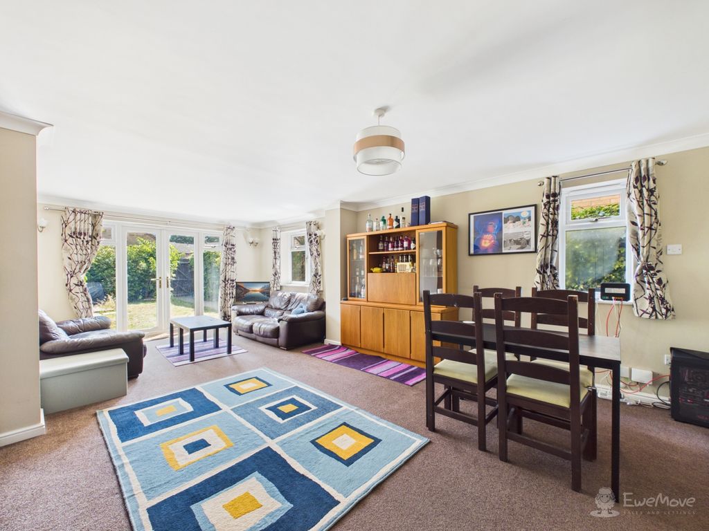 Property photo 3 of 21 Living Room- Mark Stephens Ewemove Newmarket And S