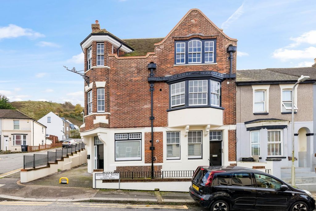 Property photo 2 of 6