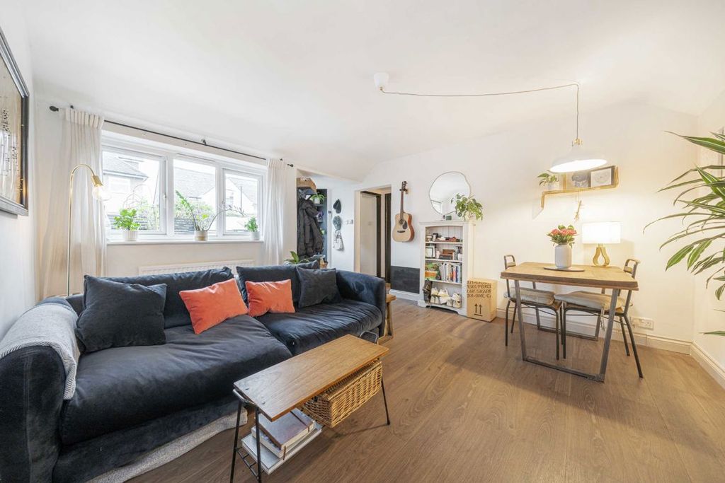 Property photo 2 of 5