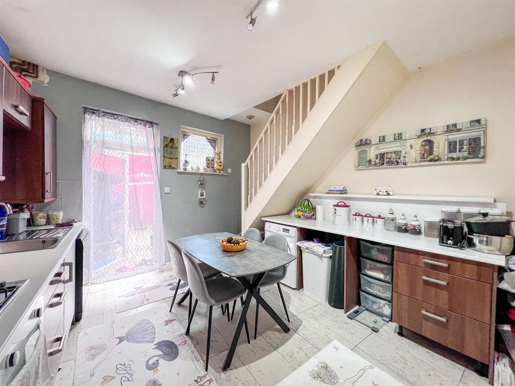 Property photo 2 of 16 Breakfast Kitchen