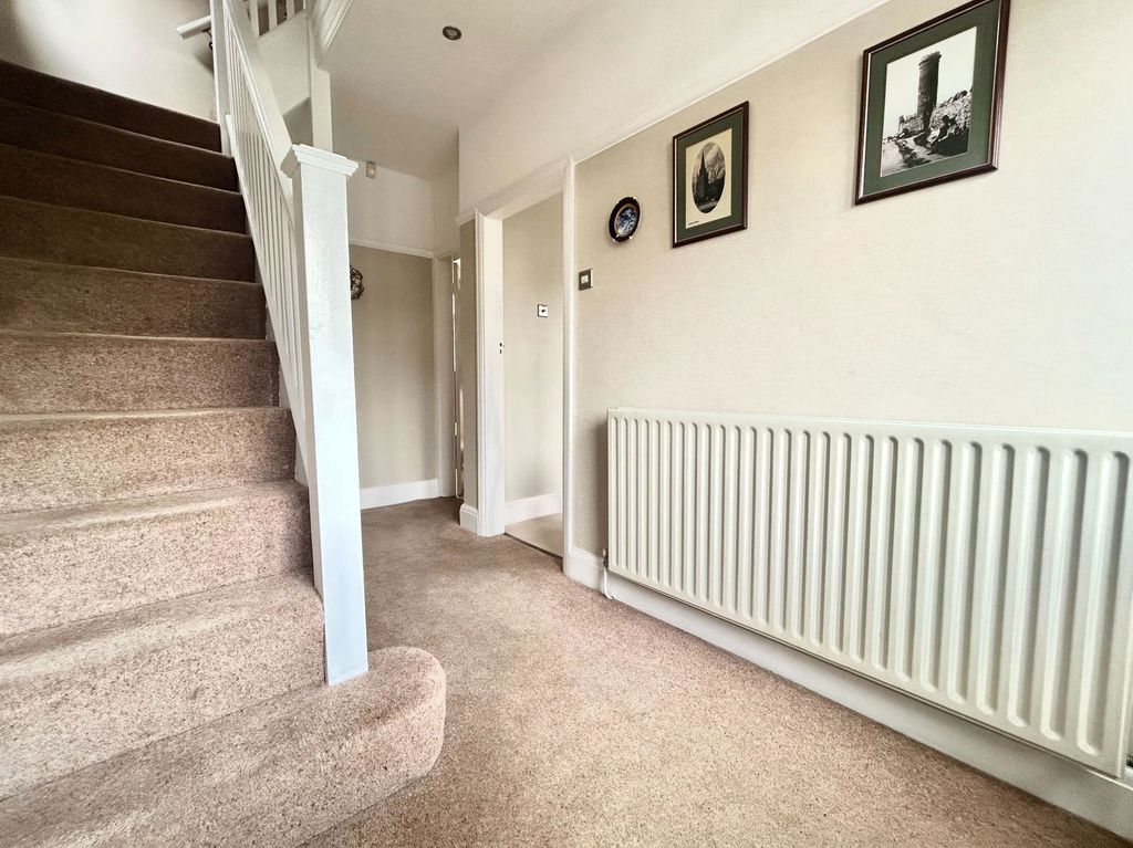 Property photo 2 of 33