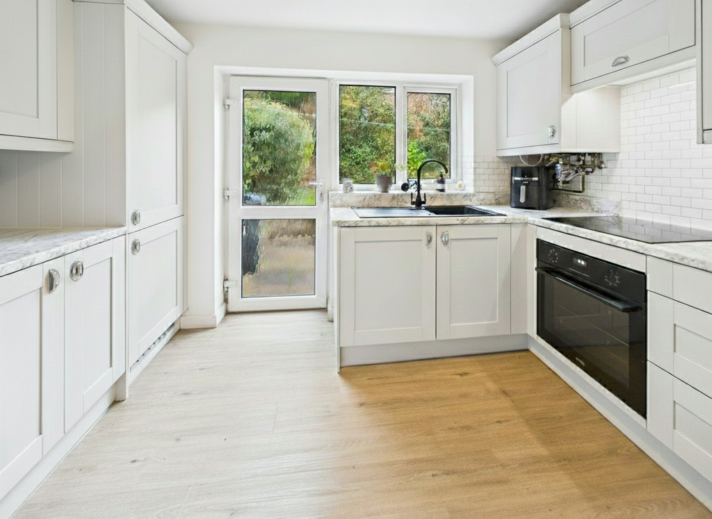 Property photo 3 of 16 Cam01698G0Pr0129Still008001