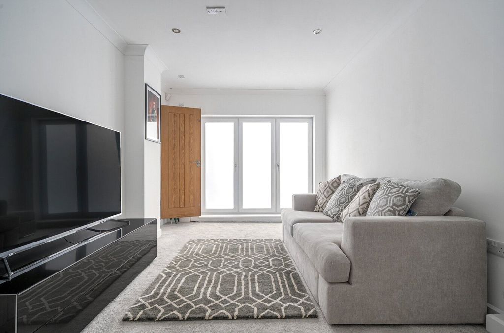 Property photo 2 of 19 Living Room