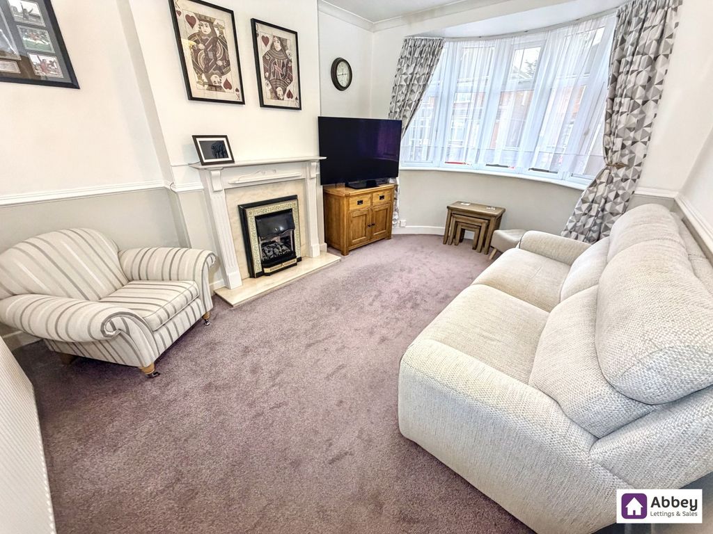 Property photo 2 of 16 Lounge