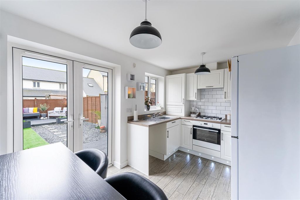 Property photo 3 of 16 Kitchen/Diner