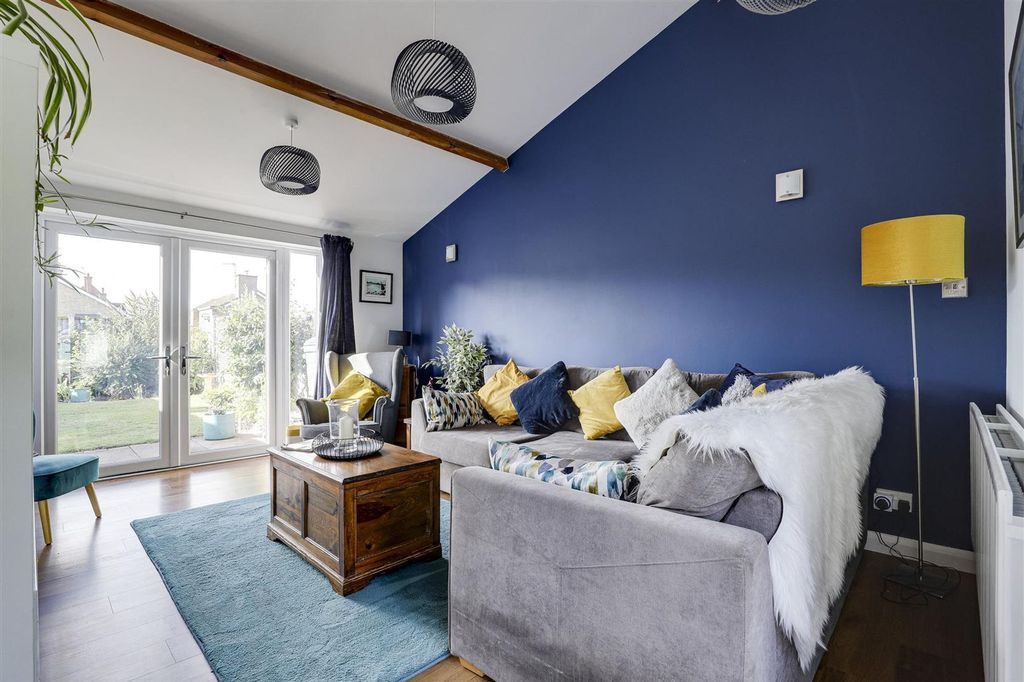 Property photo 2 of 27