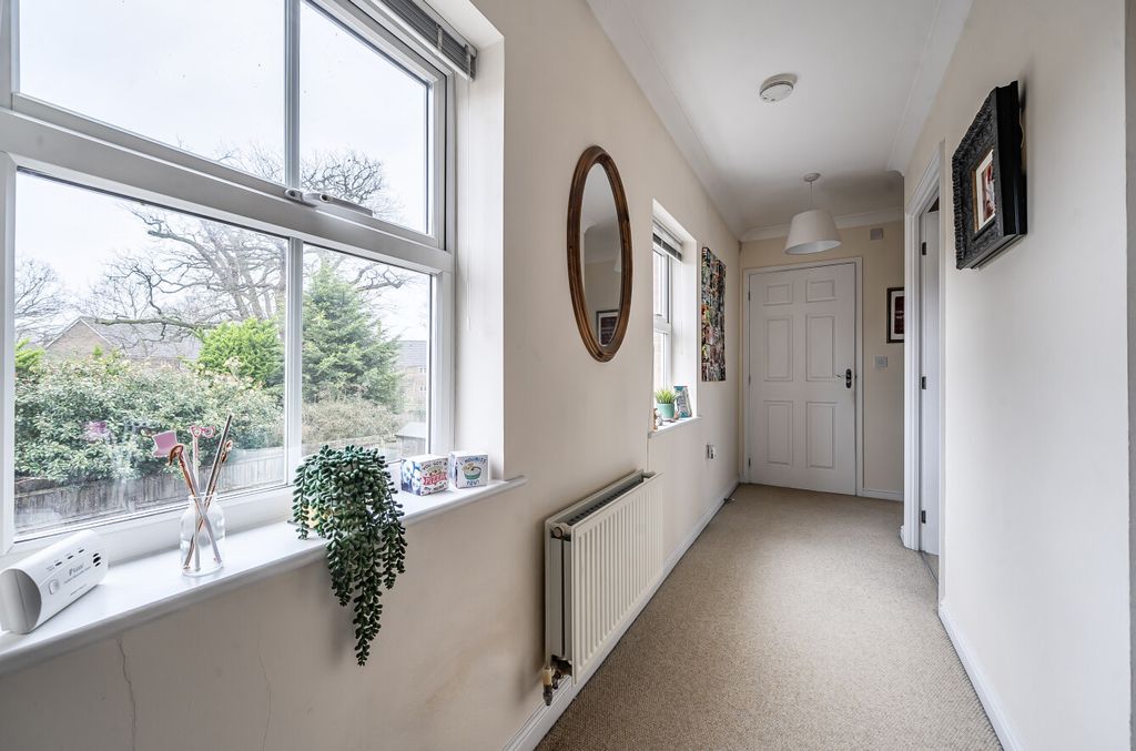 Property photo 2 of 16 1396515-11-695Fdd...