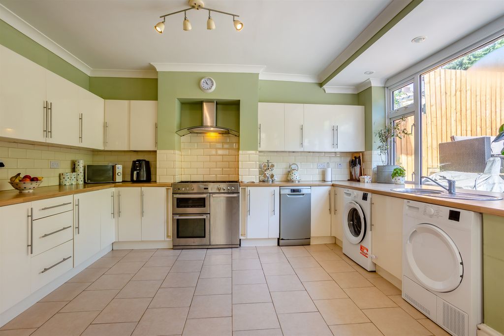 Property photo 2 of 26