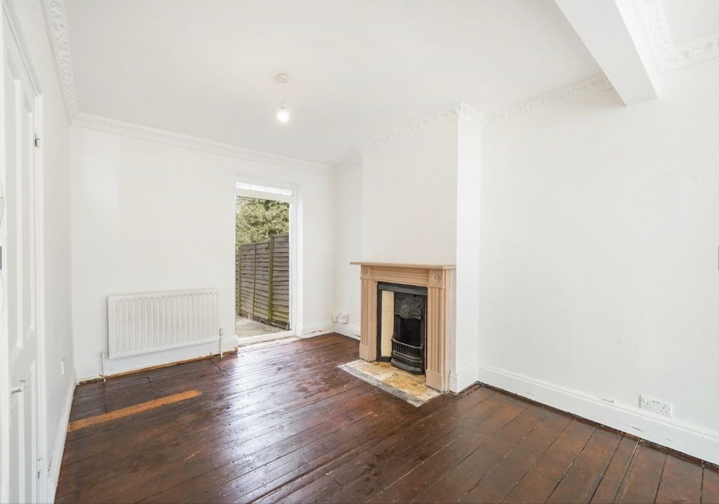 Property photo 1 of 14 Living Room