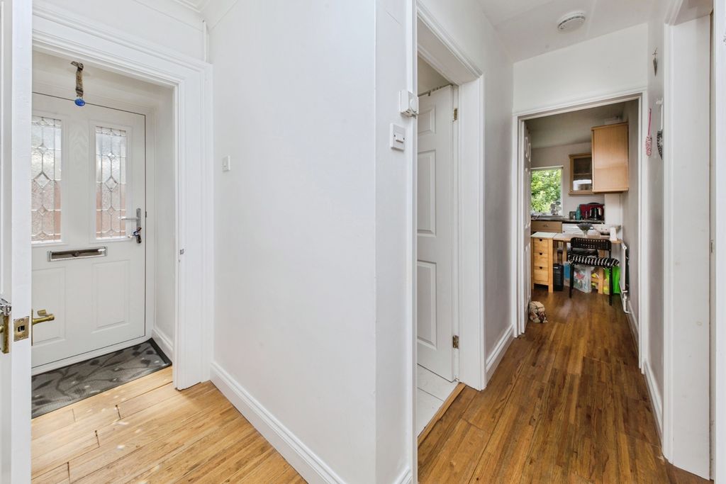 Property photo 2 of 17 Photo